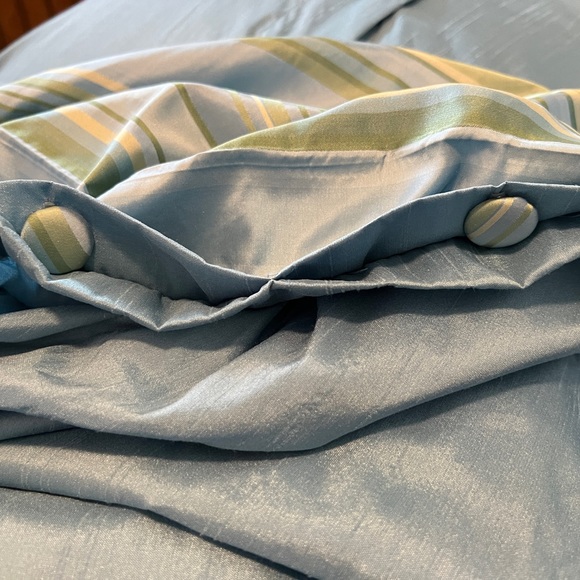 Full Queen Duvet and Shams Sandy Wilson. Used on guest bed only!! - Picture 5 of 14